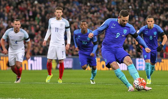 😡脾气不小！任骏威质疑裁判漏判犯规怒吼吃T.